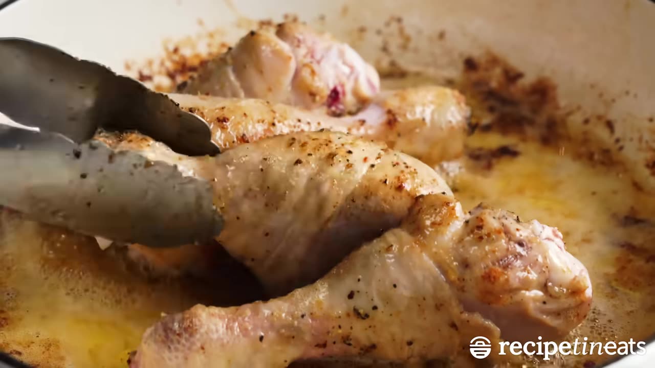 🍗 "Bonjour, Flavor! Quick French Chicken Fricassee 🇫🇷