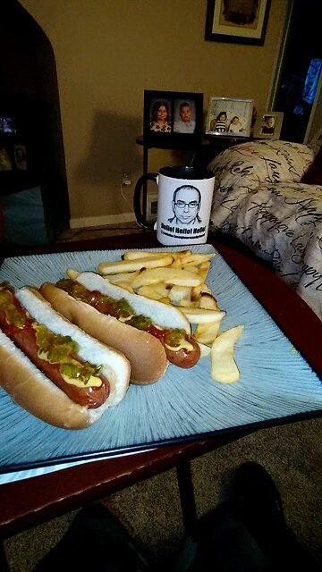 Eating Hebrew National Beef Franks, Dbn, MI, 1/14/26