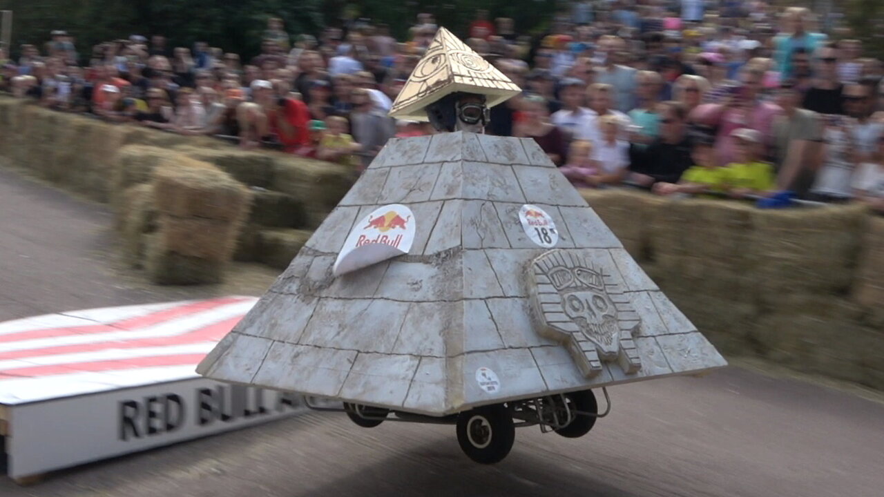 Fastest Pyramid on Wheels? Red Bull Soapbox Racing Madness!