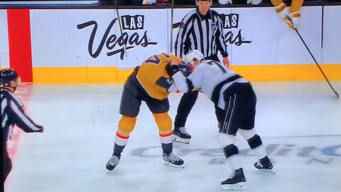 VGK #14 Nick Hague vs. Kings #79 Sam Helenius 🤜🏻🤛🏻👊🏻