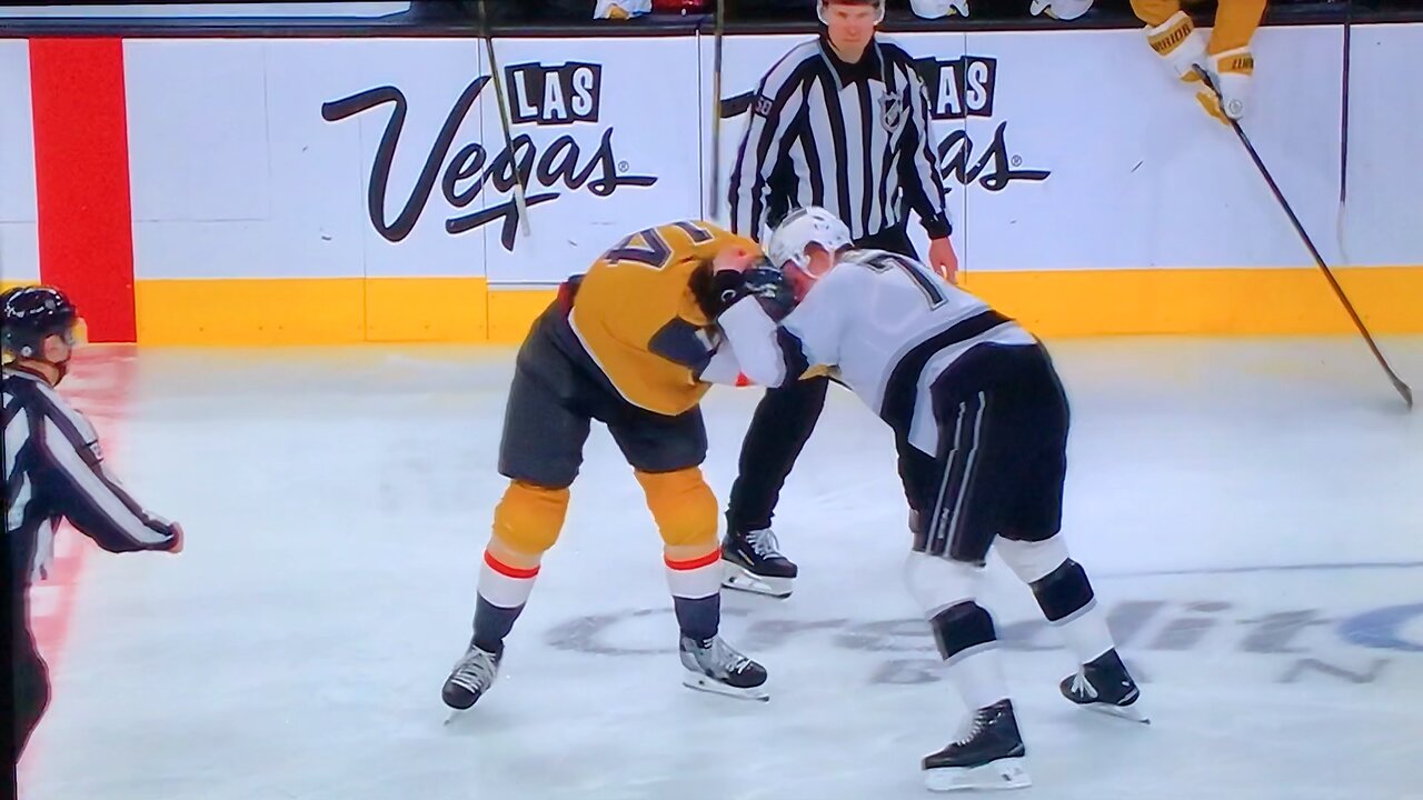 VGK #14 Nick Hague vs. Kings #79 Sam Helenius 🤜🏻🤛🏻👊🏻