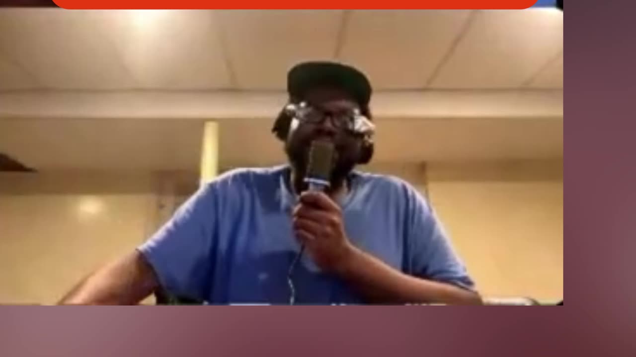 Nah… THAT’S the GOAT 😳🐐