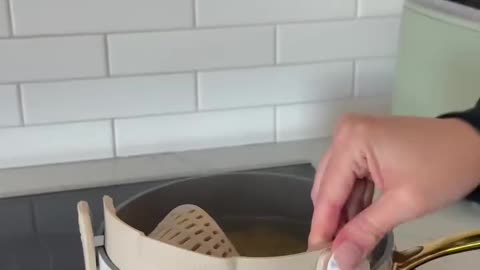 Drain Pasta Effortlessly! 🍝