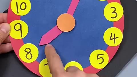 Must Watch: Using cardboard to make clocks for elementary school students, le #c