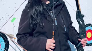 Even in the deep cold, the archery bow remains steady. ❄️🏹