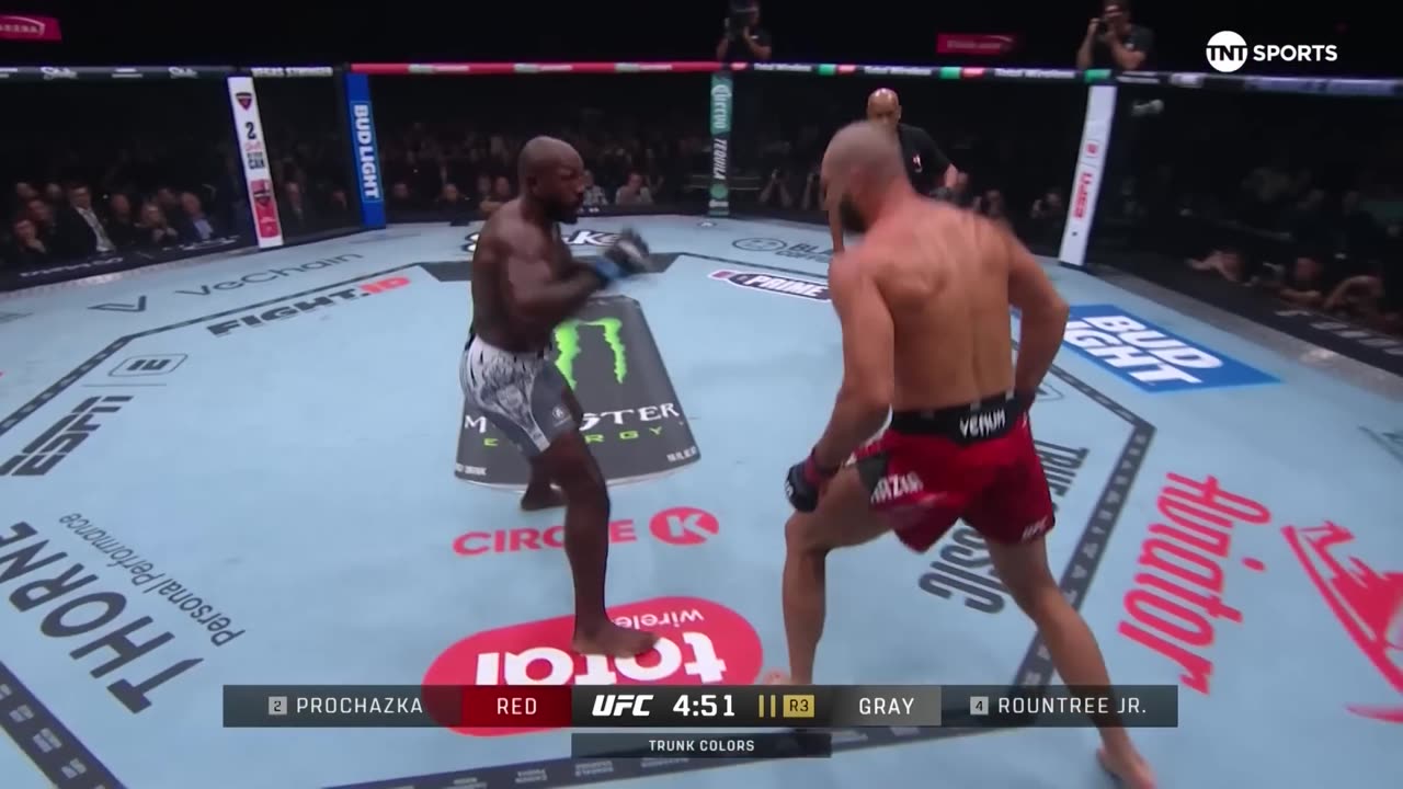 HUGE KNOCKOUT! 💥 | Jiří Procházka vs. Khalil Rountree Jr.