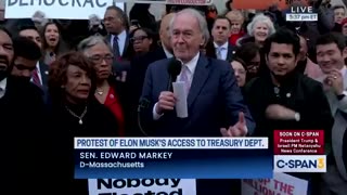 Sen Edward Markey screams and calls President Trump a dictator