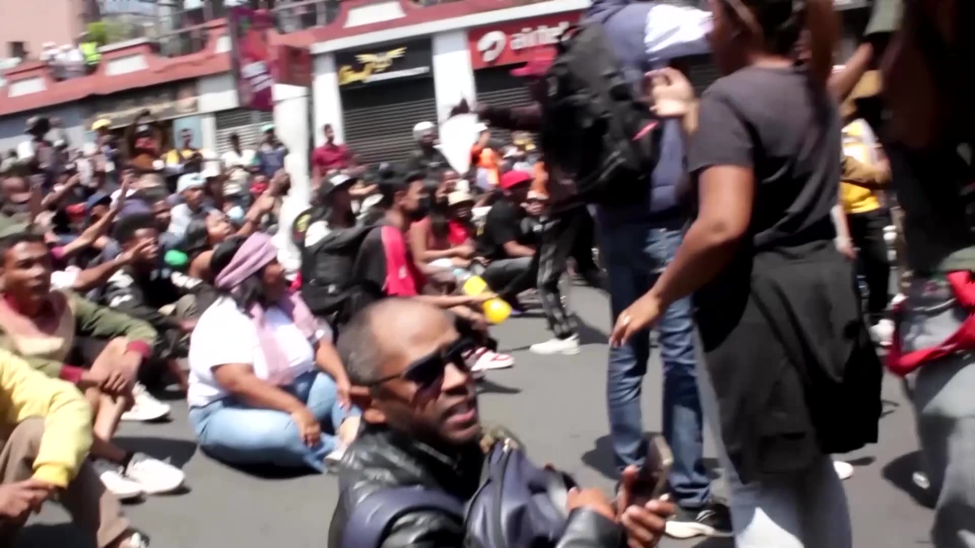 Chaos in Madagascar capital as thousands protest power, water crisis