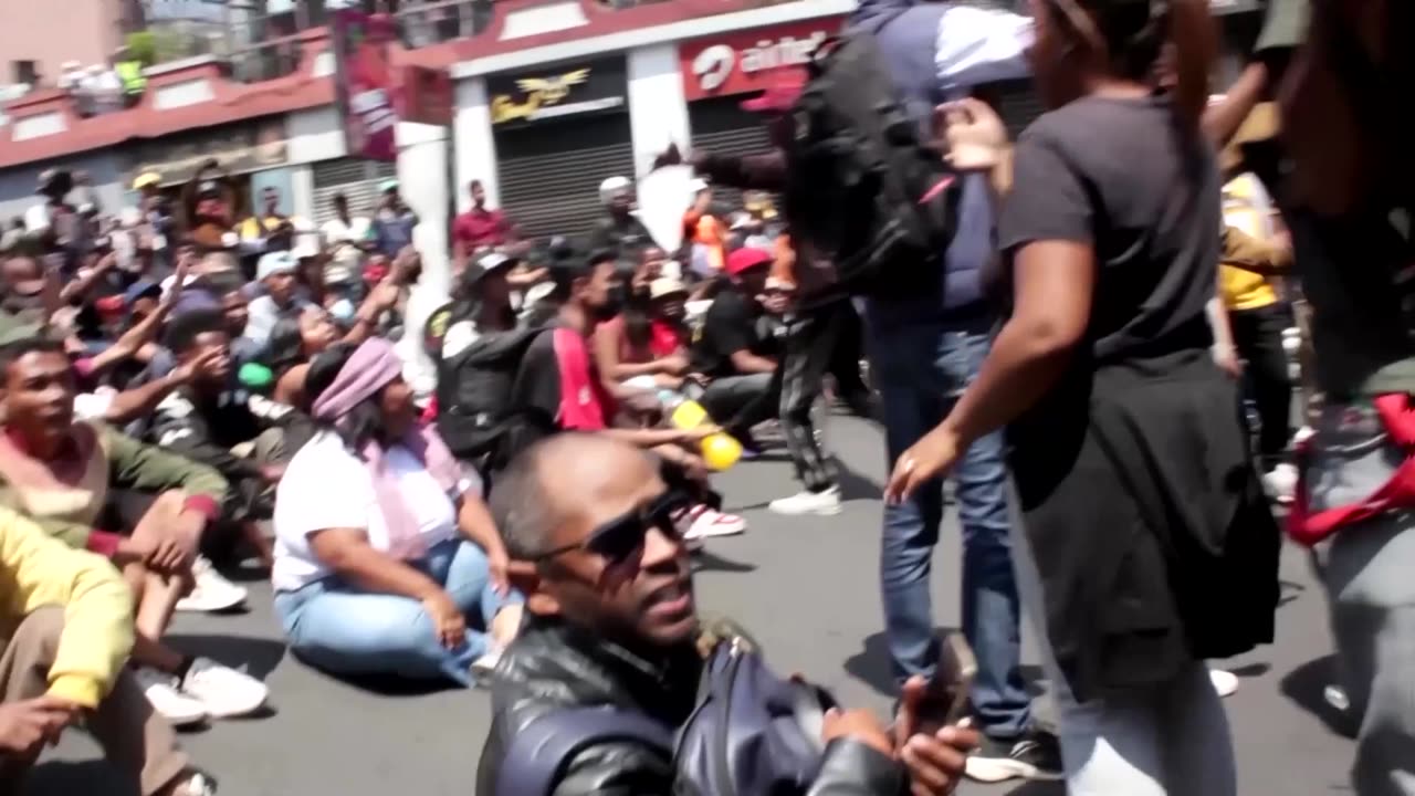 Chaos in Madagascar capital as thousands protest power, water crisis