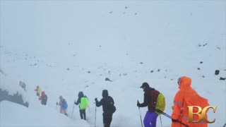 Blizzard strands hundreds of climbers on Mount Everest