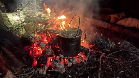 3 days of solo bushcrafting, camping, and blacksmithing in an Arctic survival shelter