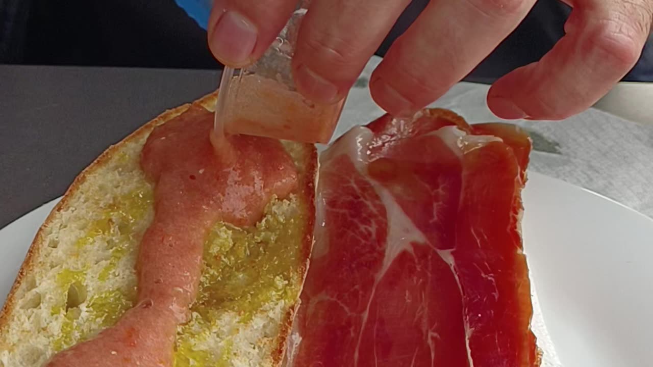 Как правильно завтракать по-испански? ☕🥖🍅