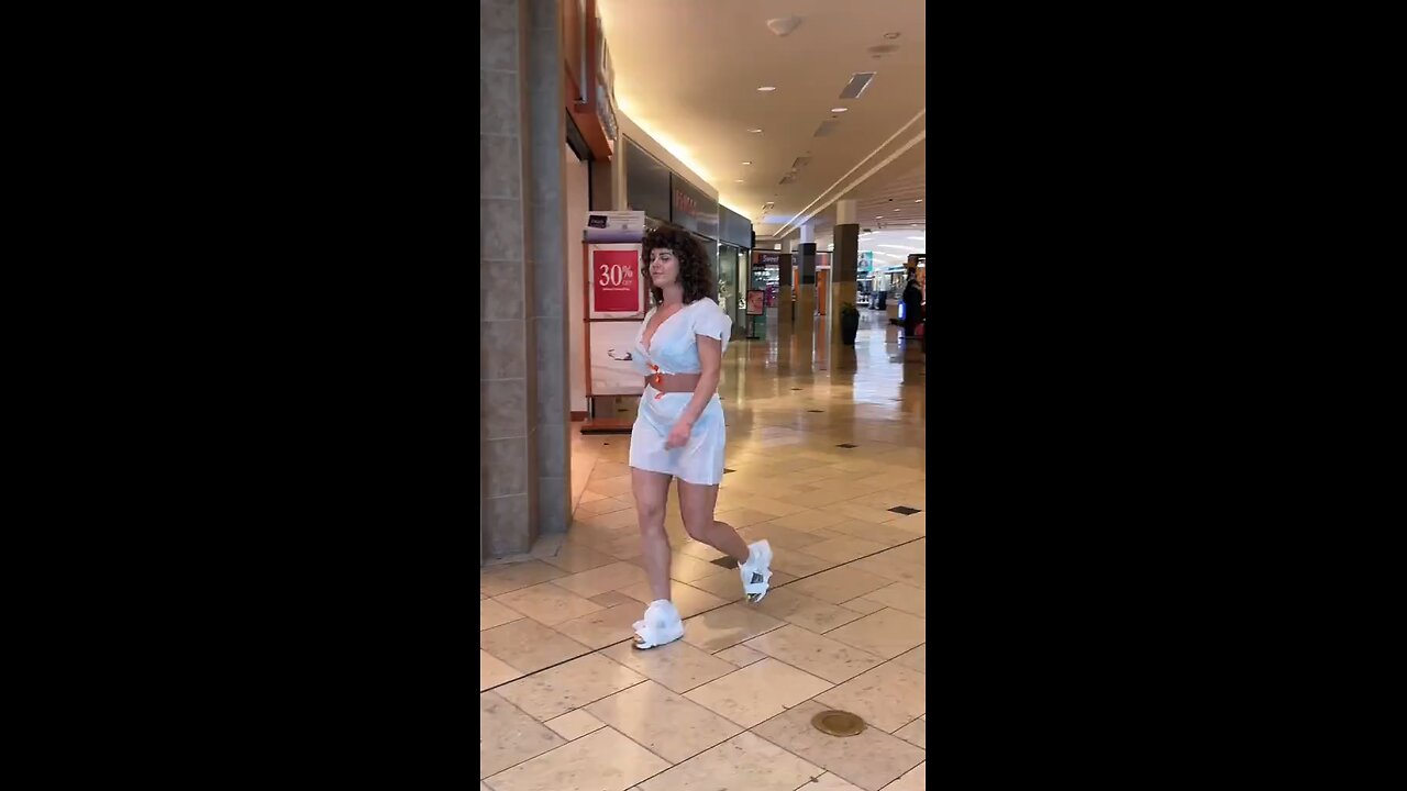 SEXY AND SHE KNOW IT