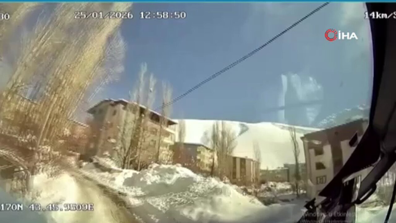 Kızakla kayarken otobüsün altına giren çocuk hayatını kaybetti