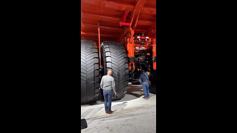 giant truck 😱