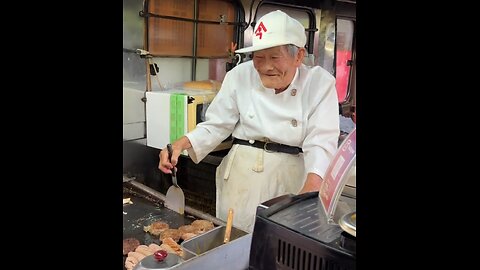 80 Years Old Man owns the best hamburger chain in Japan