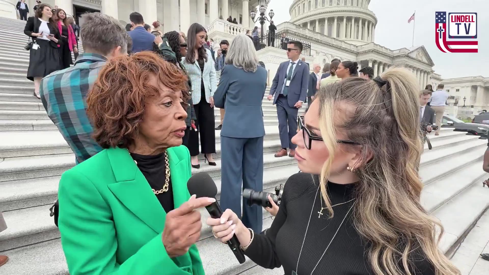 📌 Maxine Waters just admitted they want to fund healthcare for illegals