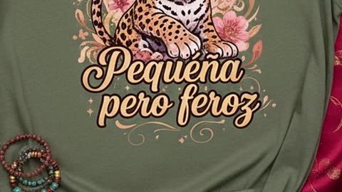 ¿Quién dijo que lo pequeño no impone? Mira esta camiseta única y poderosa #moda #estilo