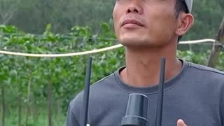 Astuto granjero inventor ayuda a salvar vidas durante fuertes inundaciones