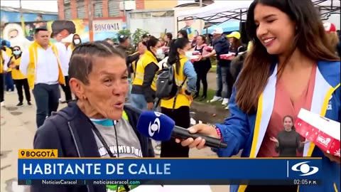 Habitantes en condición de calle celebran el fin de año con un plato caliente, ropa limpia y música