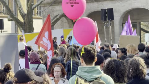 Weltfrauentag | Afghanin spricht Unzufriedenheit aus | Stuttgart Feminismus