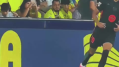 Lamine Yamal Outside-Foot Assist to Raphinha Goal