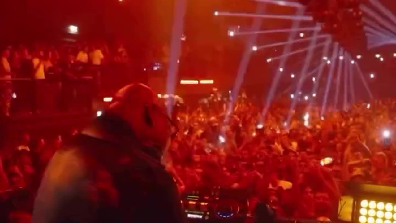 CARL COX PLAYING HORATIO - EVERY LITTLE THINGS IN PERU
