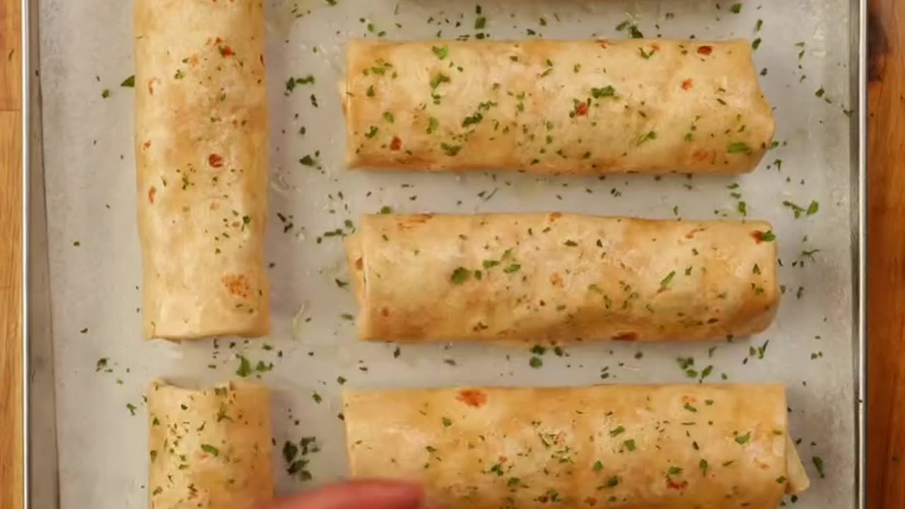 High protein cheesy garlic chicken roll🧀🍗