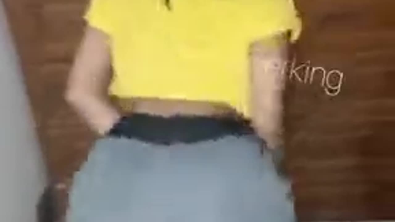 Hot girl twerking