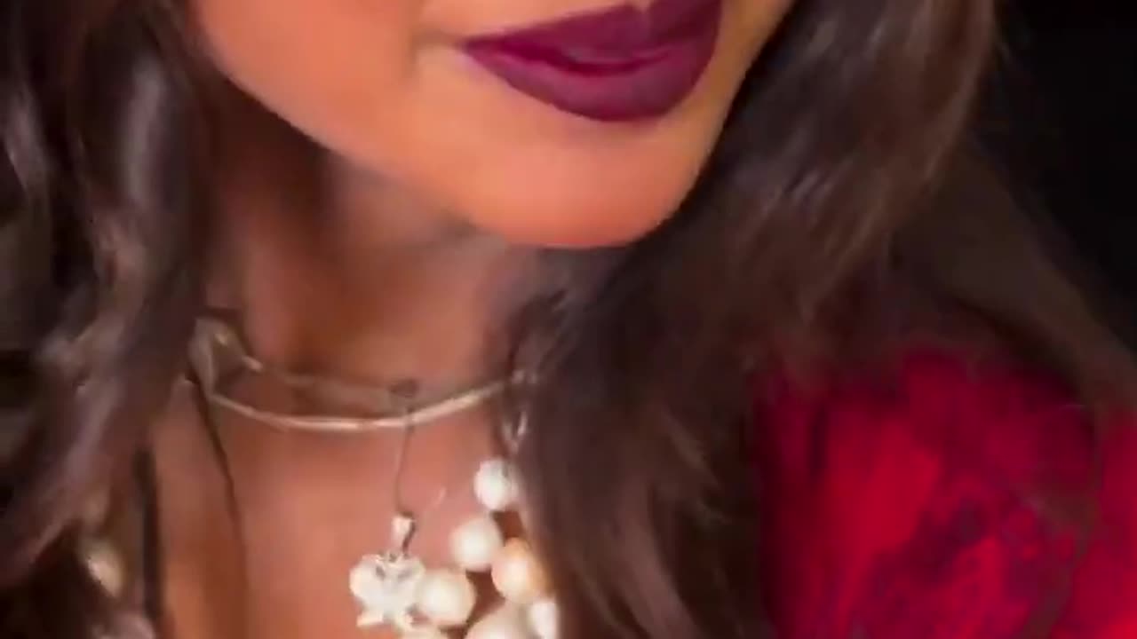 : महाकुंभ की वायरल गर्ल 'मोनालिसा' का गजब मेकओवर – देखें कैसे बदली उनकी पहचान!