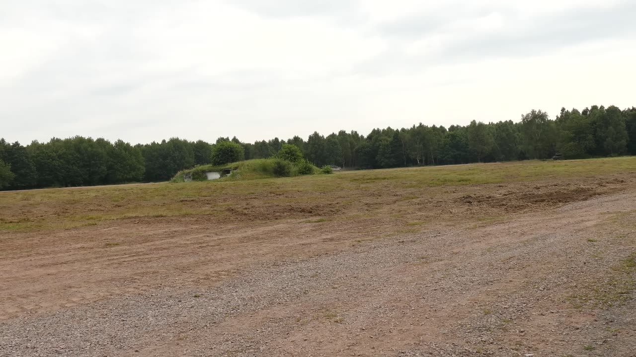 Leopard 2 Tank Drive By At Full Speed