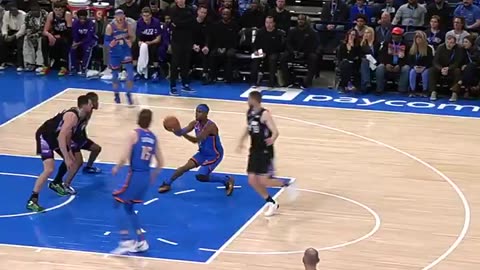 NBA - SWARMING DEFENSE FROM ALEX CARUSO 🔒 He then finds Shai for the short jumper!