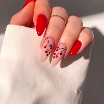 ❤️🥀 Festive & Chic: Red Berry Nail Art for the Holidays! 🌹