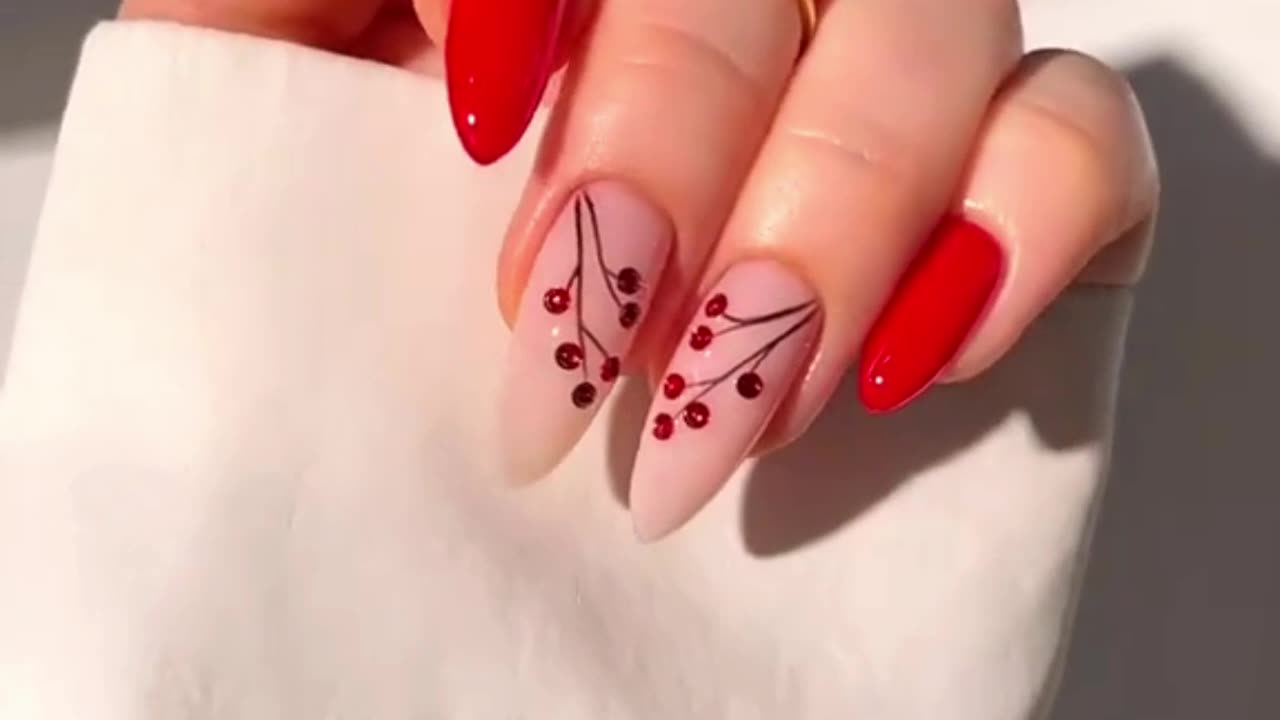 ❤️🥀 Festive & Chic: Red Berry Nail Art for the Holidays! 🌹