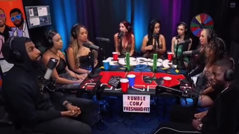 All because she couldn't accept she doesn't have any real male friends😭😭