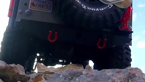 Teaser: Traxxas TRX4 Defender Climb! 😎 SUBSCRIBE!