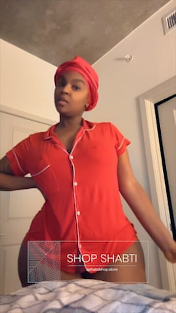 Rêves Satinés Button Nightgown (Curvy+ Edition)