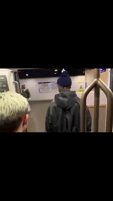 😂😂😂 How a Polish Woman deals with immigrants on the Paris Metro, France .😂😂😂