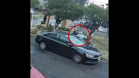 Robo frenado: delincuentes escapan tras no poder llevarse el auto