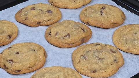 Chewy & Crispy Chocolate Chip Cookies