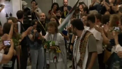 Greta Thunberg was greeted at the Greek airport where she arrived