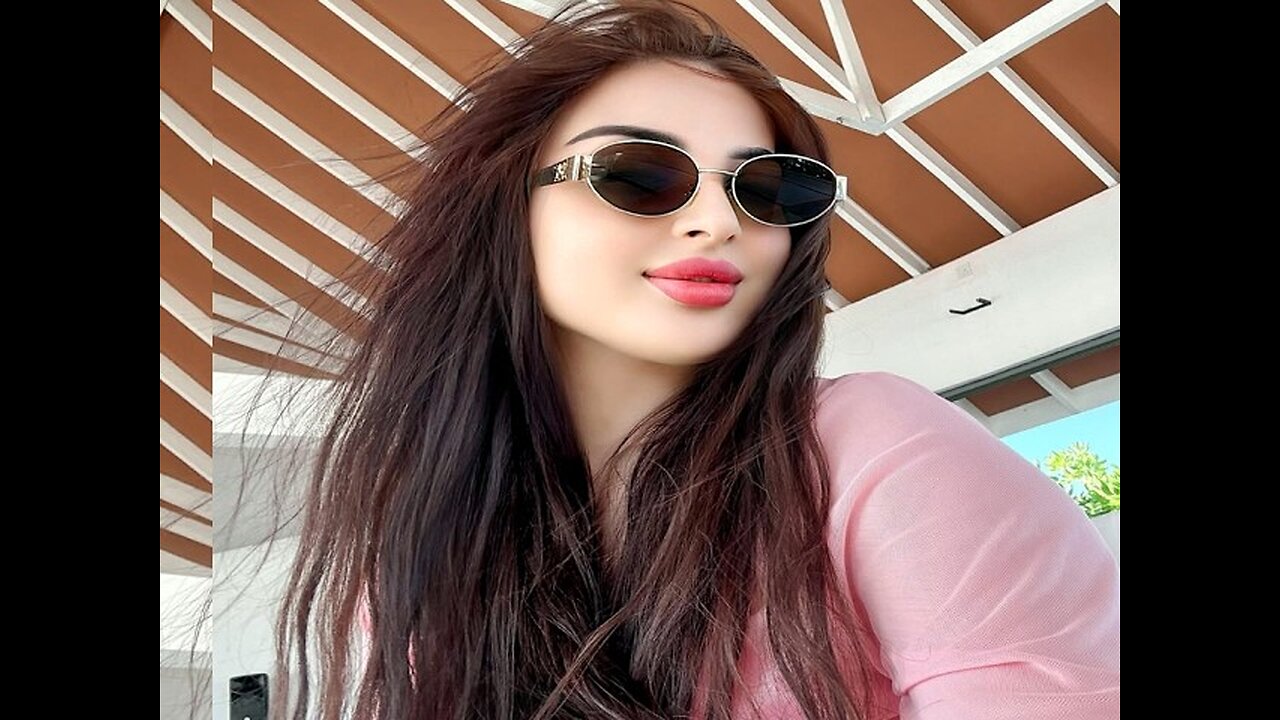 Sitorabonu Curvy plus Size Model. Biography Curvy Model. Body Positivity ! Influence.