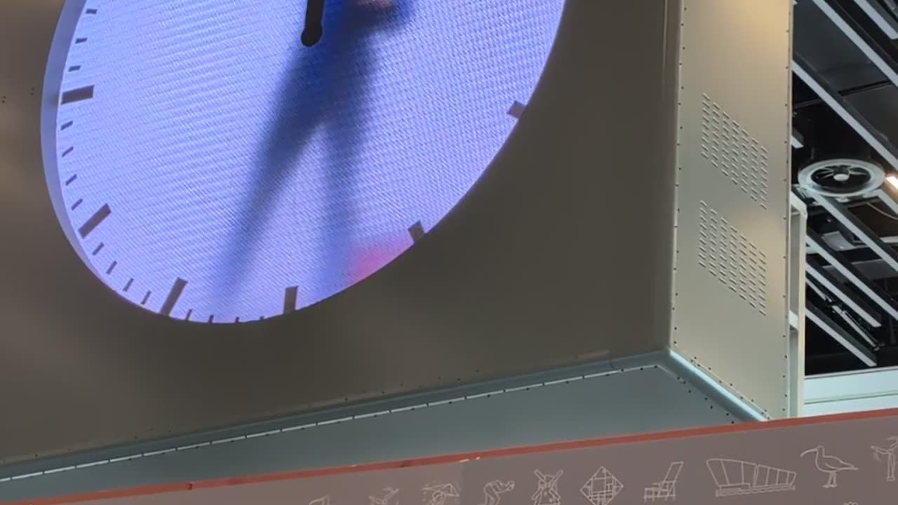 😮✨ The Schiphol Clock: A Surreal Time Loop at Amsterdam Airport | FeedMyCuriosity