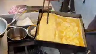 Mastering the Perfect Japanese Rolled Omelette – Street Food Tamagoyaki Skills!