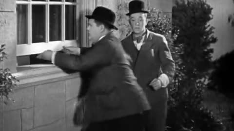 Laurel & Hardy - ladrones (1930)