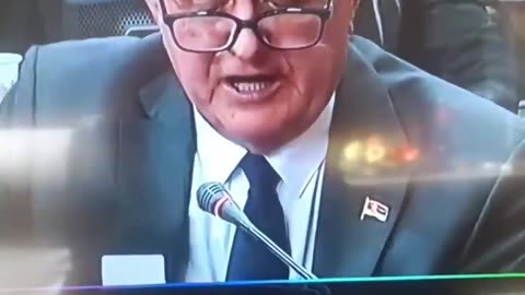 Му испадна вилицата на пратеник во српскиот парламент