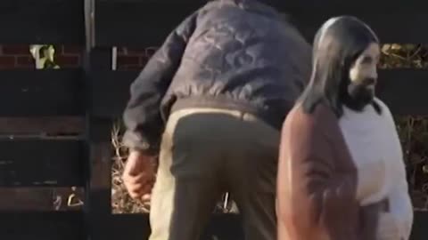 This man is going viral for KNOCKING DOWN ICE mannequins detaining baby Jesus and Mary