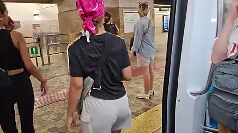 Breaking: 🔴 Viral Pickpocket in Rome Strikes Again: Travelers, Be Alert! #Pickpo