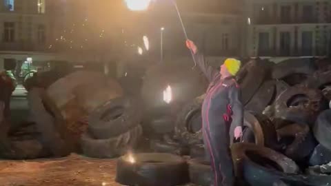 European farmers burn EU flags. EU politicians are our real enemies.