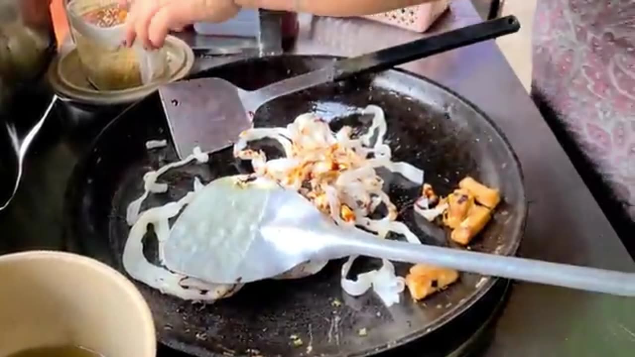 Taste Vietnam on a Budget: Cheapest Street Food Breakfast in Traditional Markets Revealed!